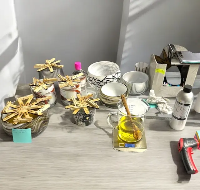 atelier de remplissage de bougies