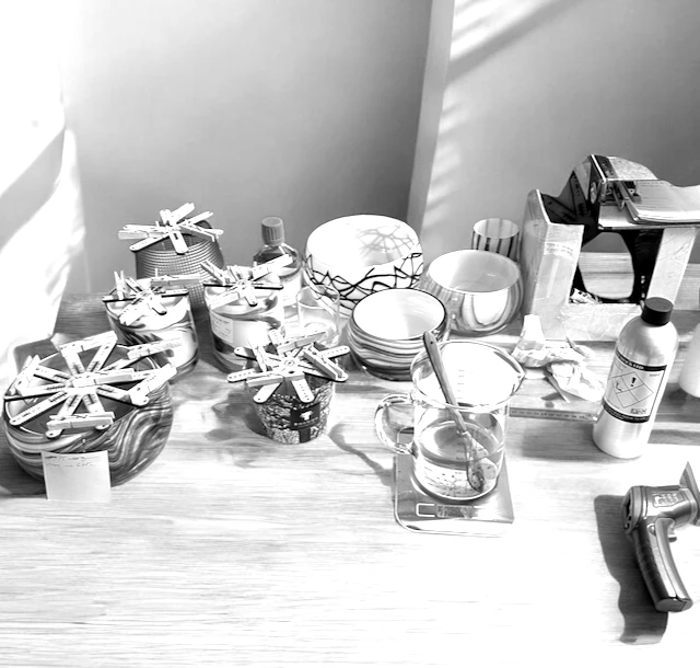 atelier de remplissage de bougies